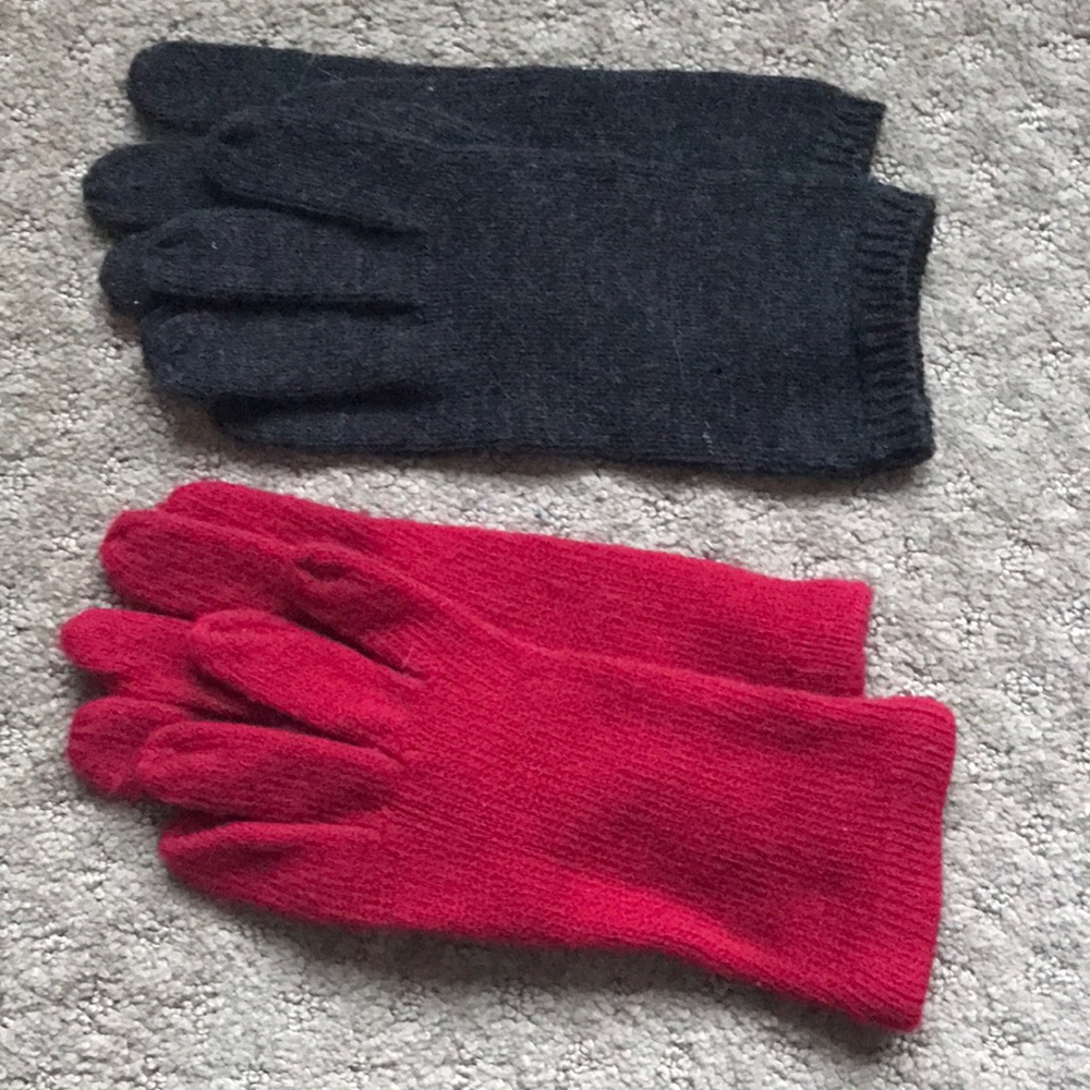 Bundle of two pairs of warm and cozy winter gloves
